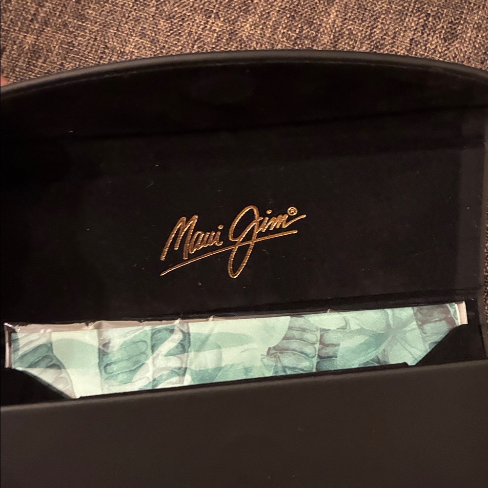Maui Jim Black Case with Gold Script Logo - Picture 5 of 6